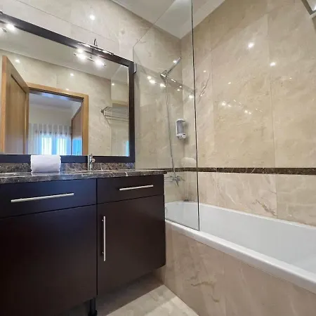 펜션 Pedra Luxe - Spacious Modern 알부페이라