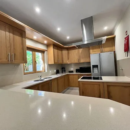 Pedra Luxe - Spacious Modern 펜션