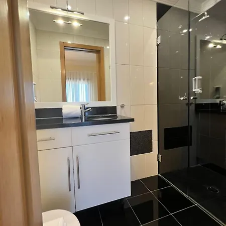 Pedra Luxe - Spacious Modern Casa vacanze